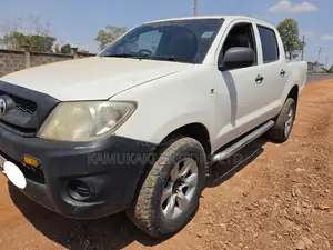 Toyota Hilux 2.5 D-4D 4X4 SRX 2010 White