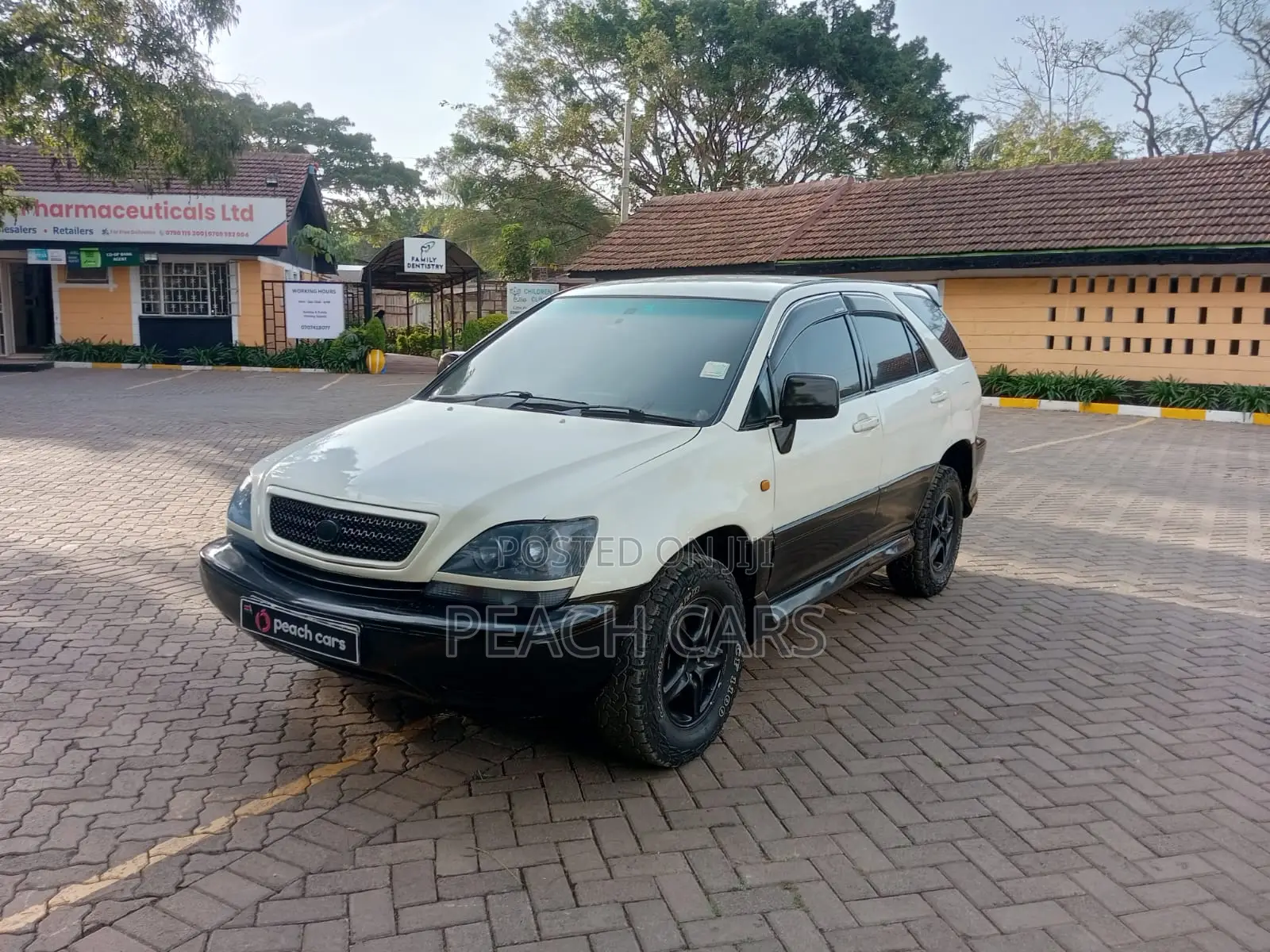 Toyota Harrier 2000 White