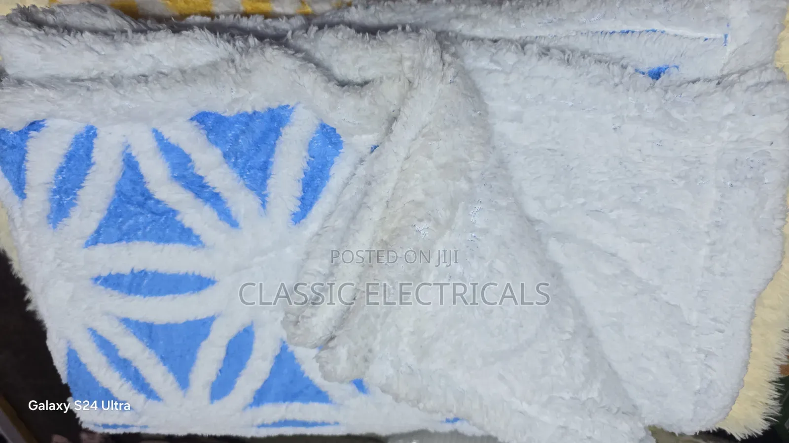 Quality and Warm Sherpa Throw Blankets 6*6 at Ksh2100