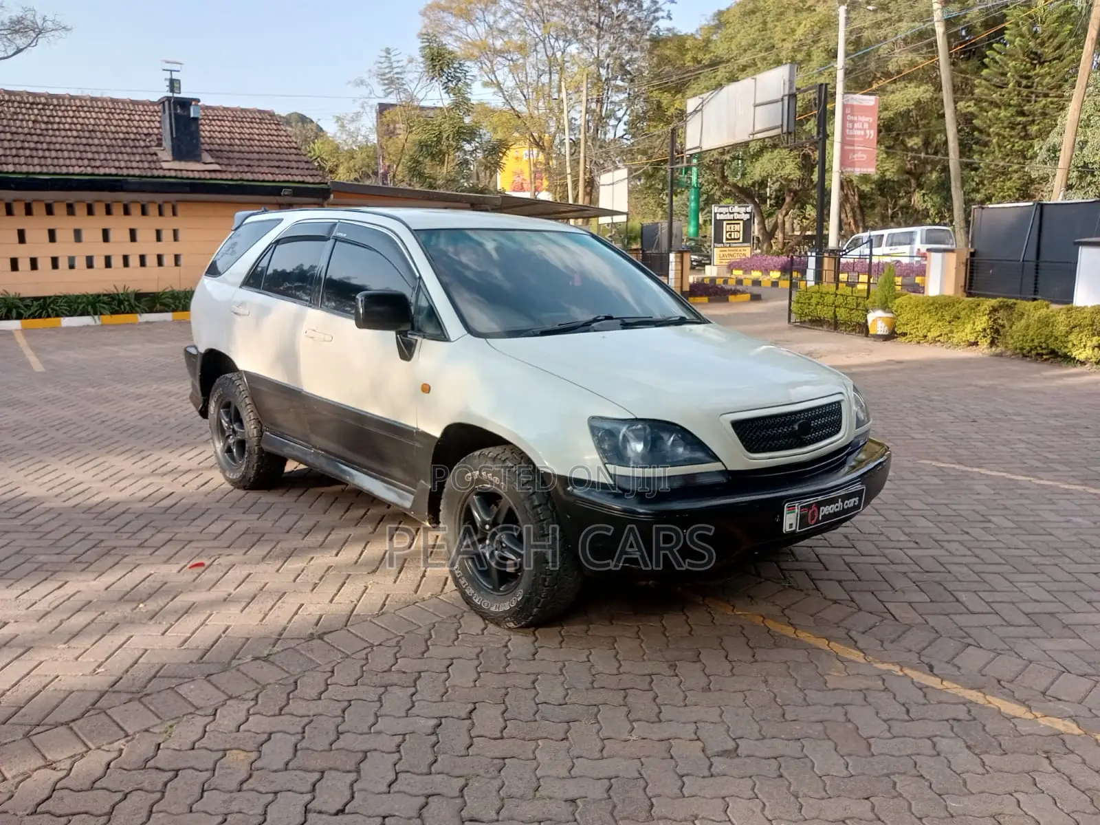 Toyota Harrier 2000 White