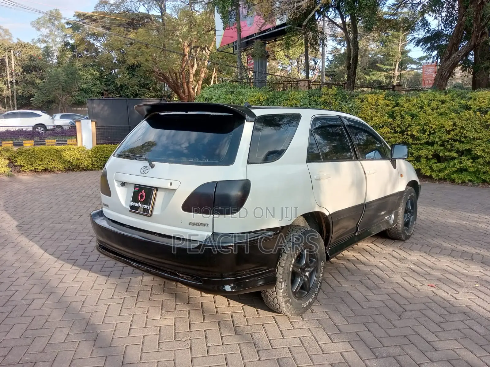 Toyota Harrier 2000 White