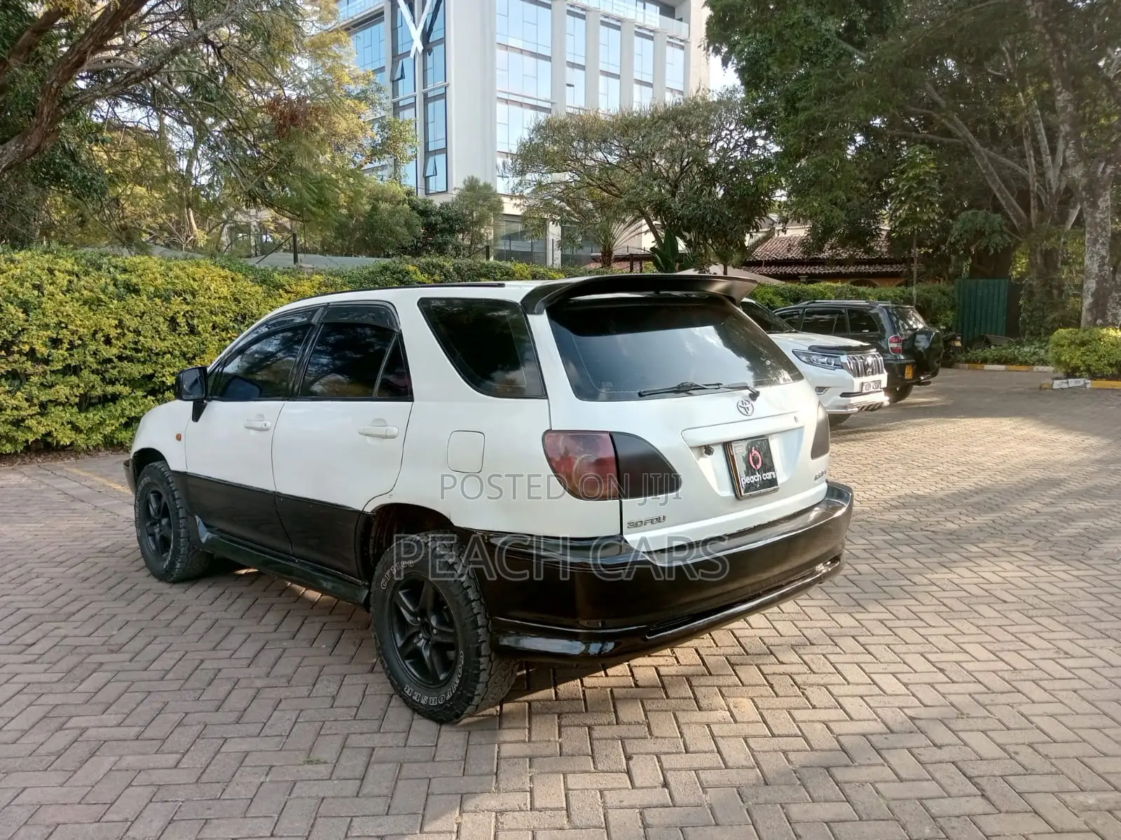 Toyota Harrier 2000 White