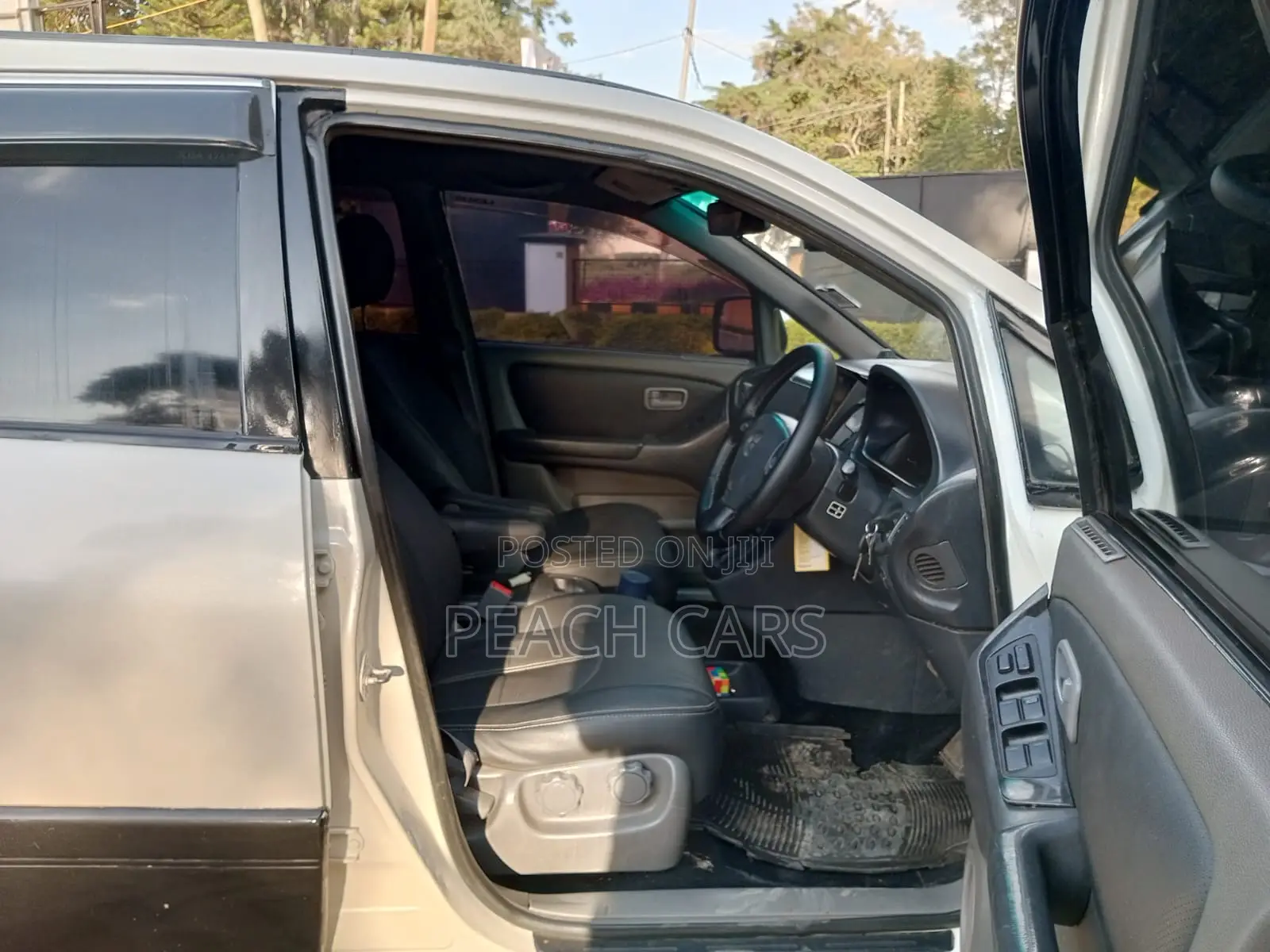 Toyota Harrier 2000 White