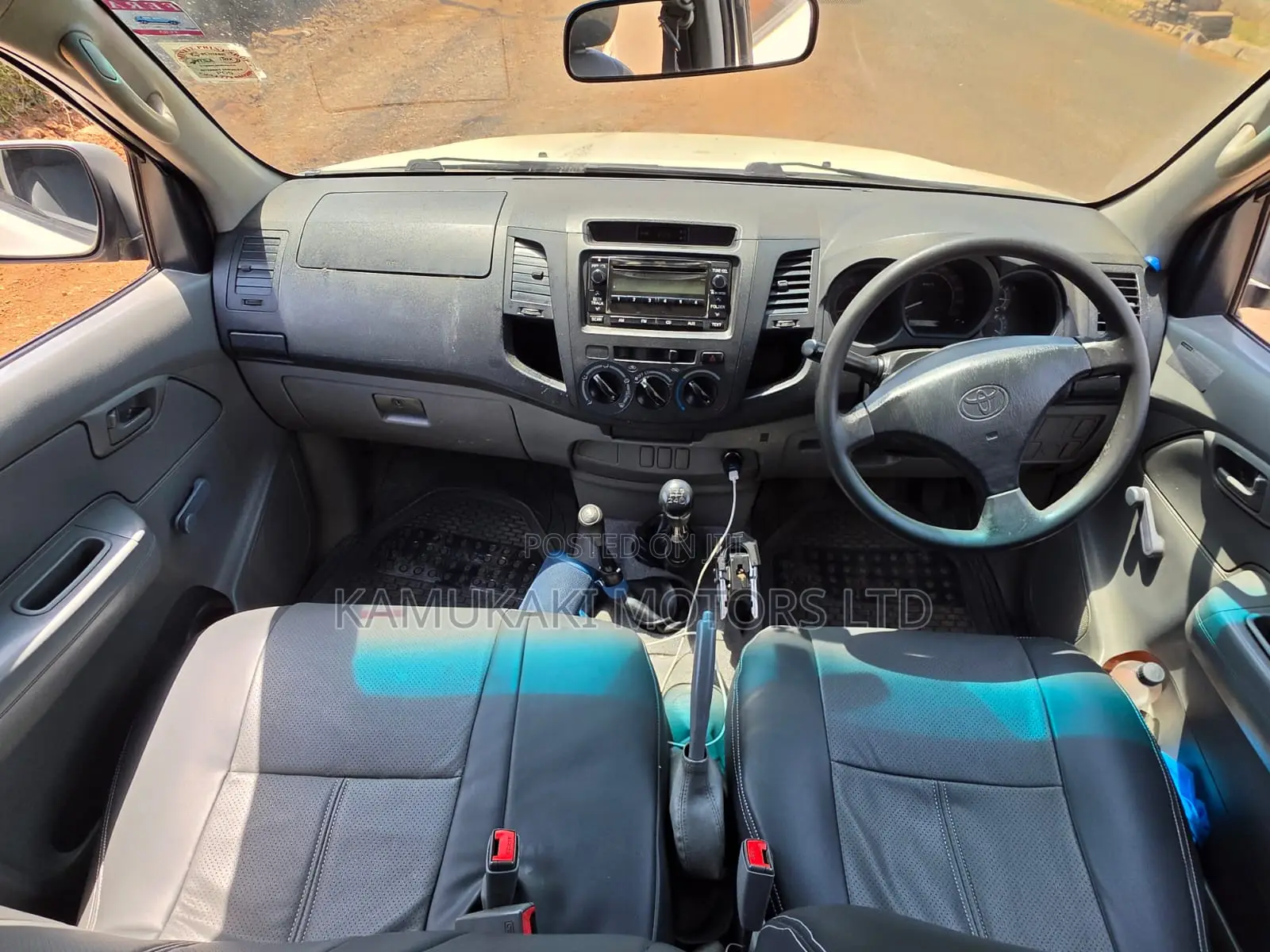 Toyota Hilux 2.5 D-4D 4X4 SRX 2010 White