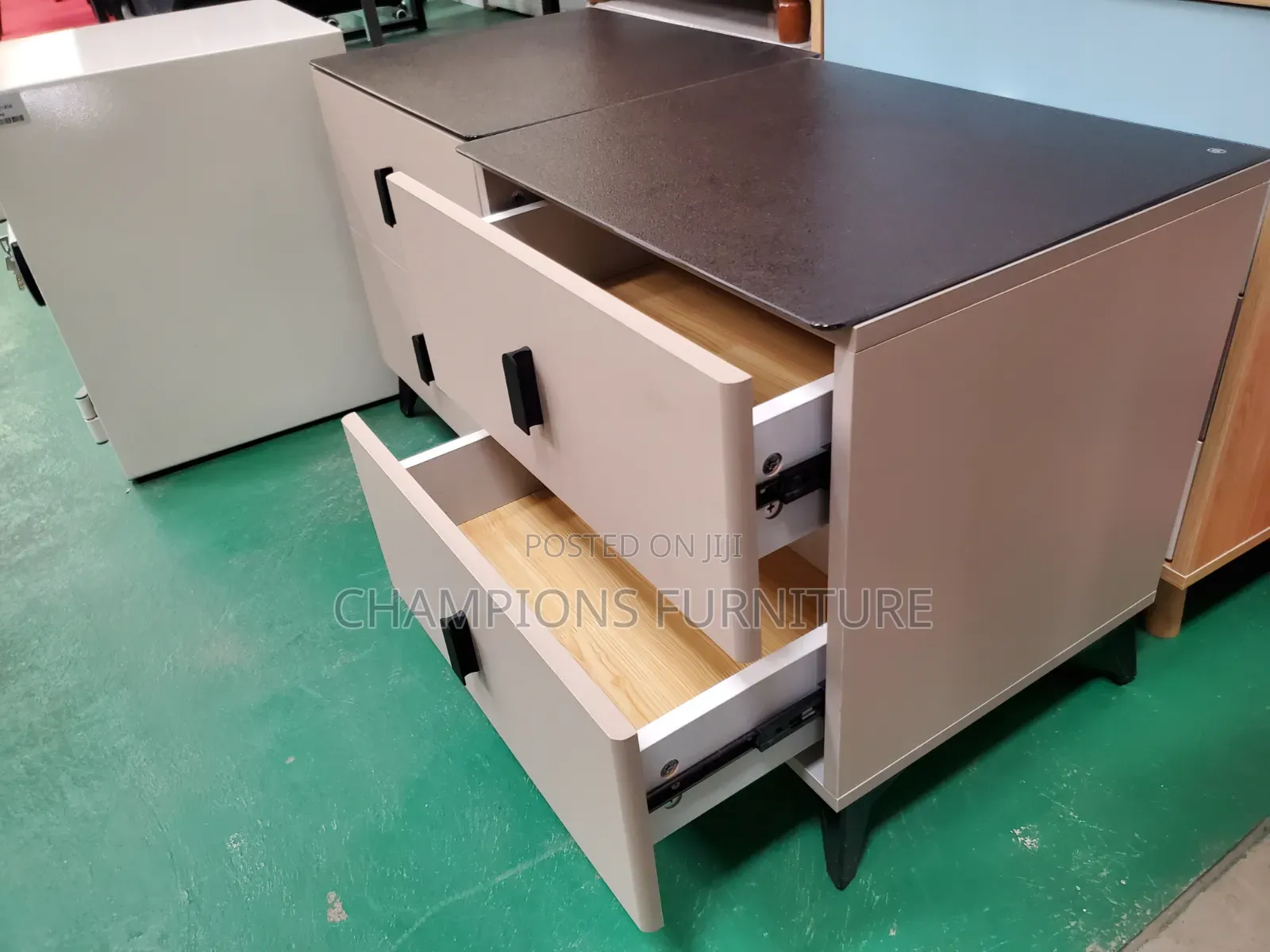 2-Drawer Nightstand Set