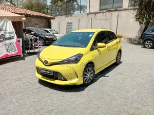 Toyota Vitz 2015 Yellow