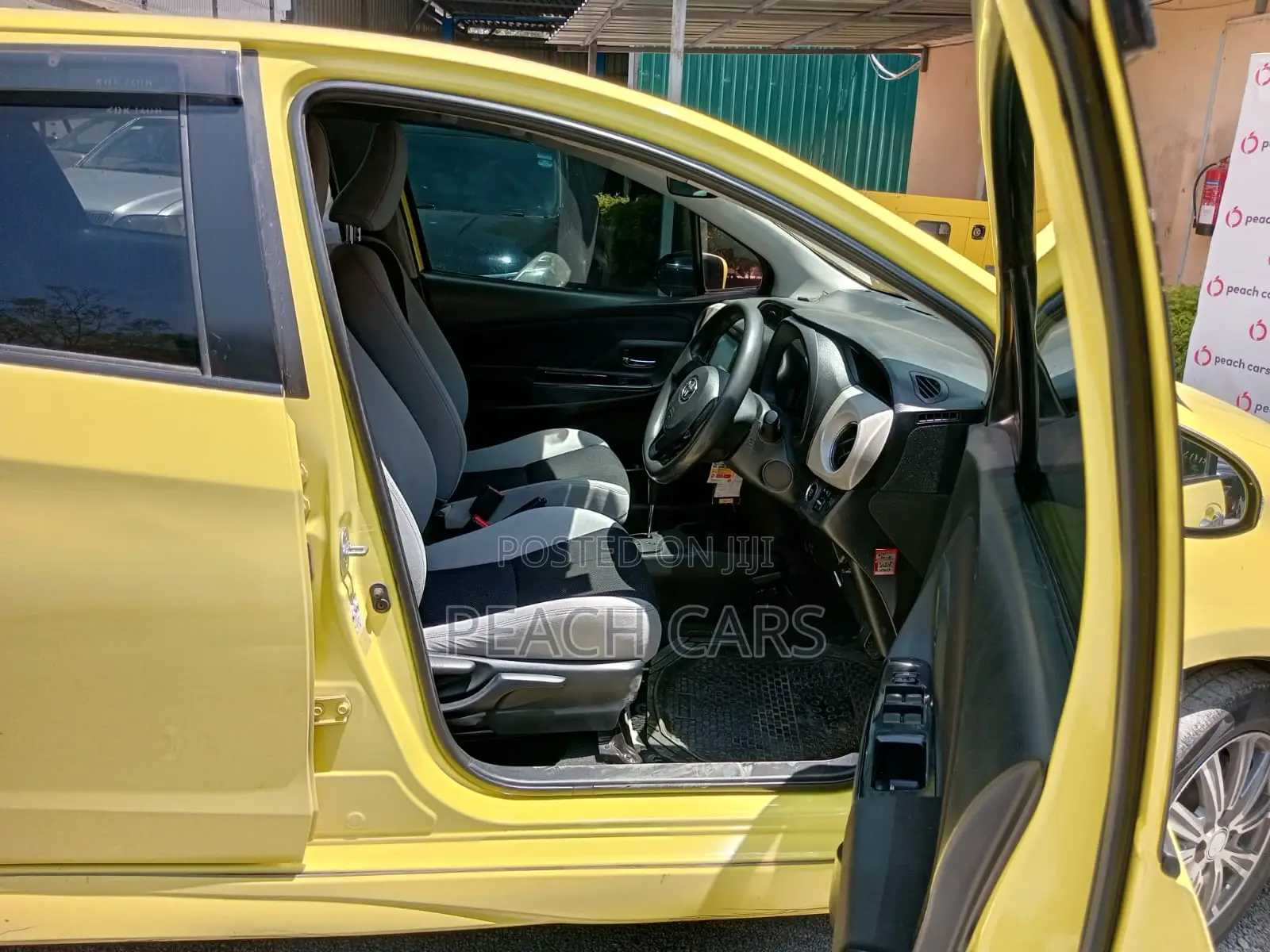 Toyota Vitz 2015 Yellow