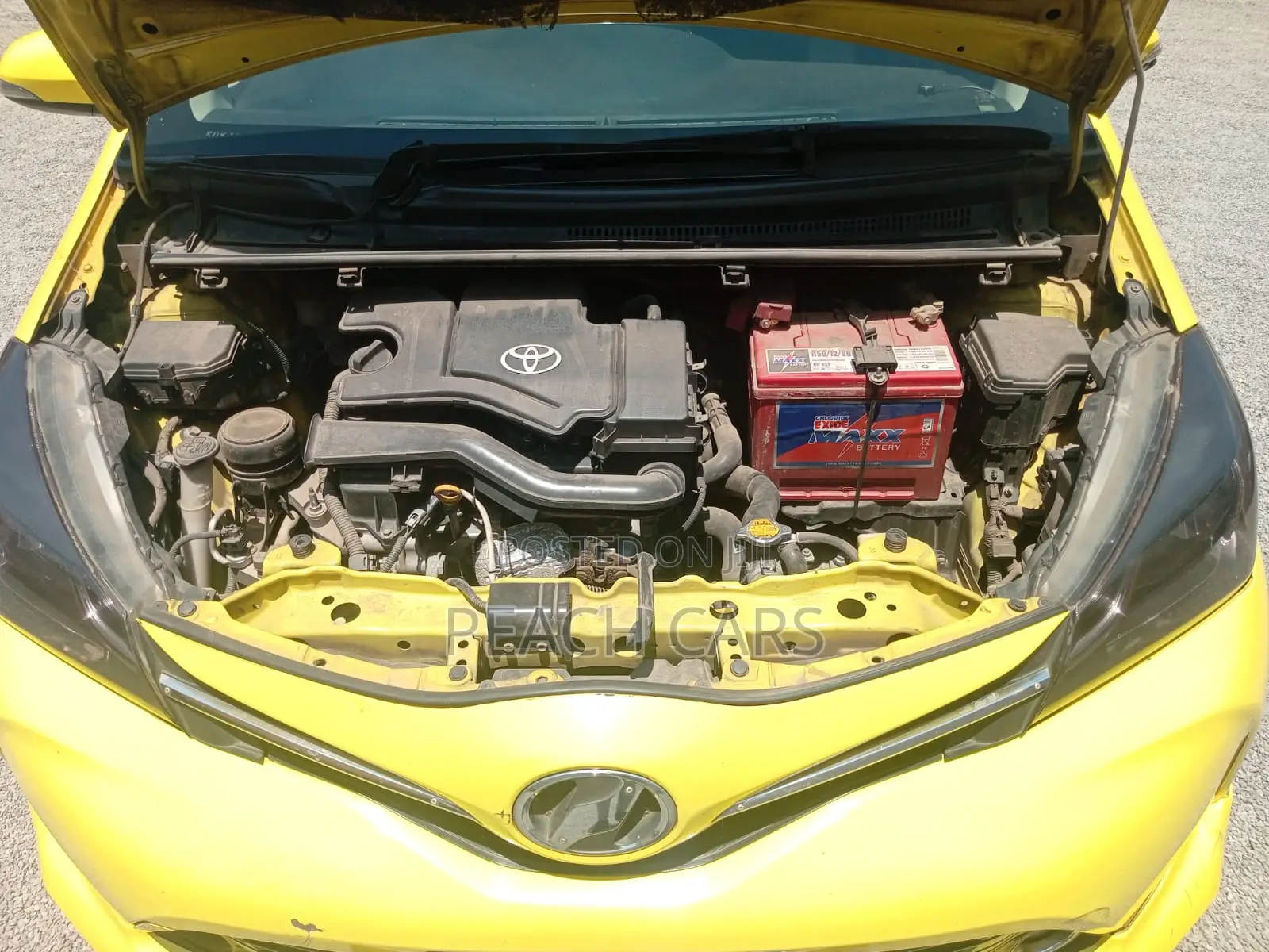 Toyota Vitz 2015 Yellow