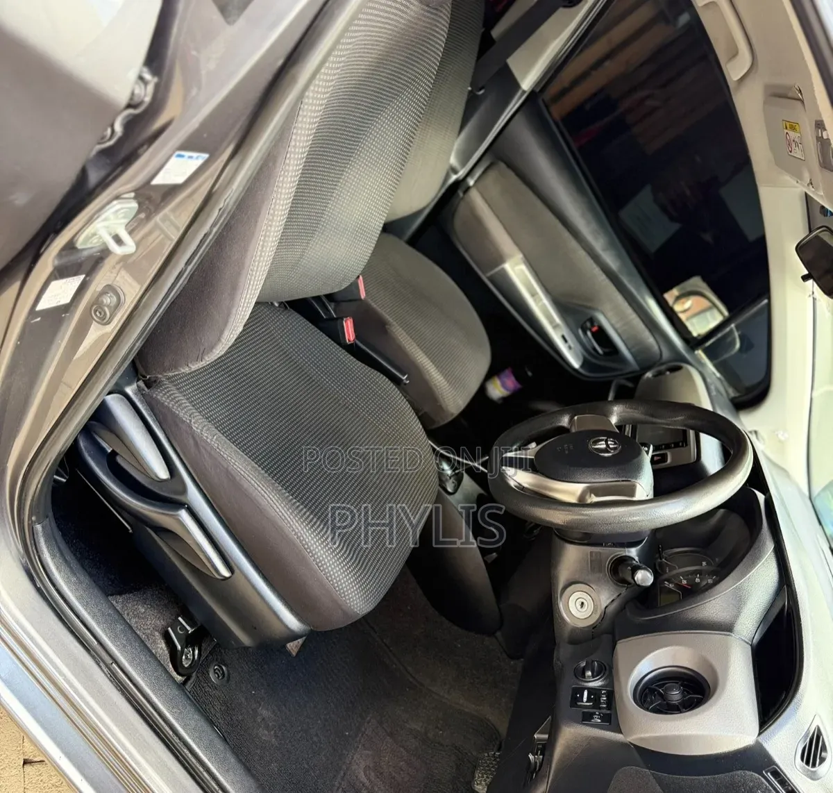 Toyota Vitz 2015 Gray