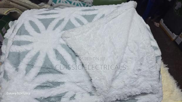 6*6 Throw Blankets Very Warm at Ksh2099. - thumbnail 2