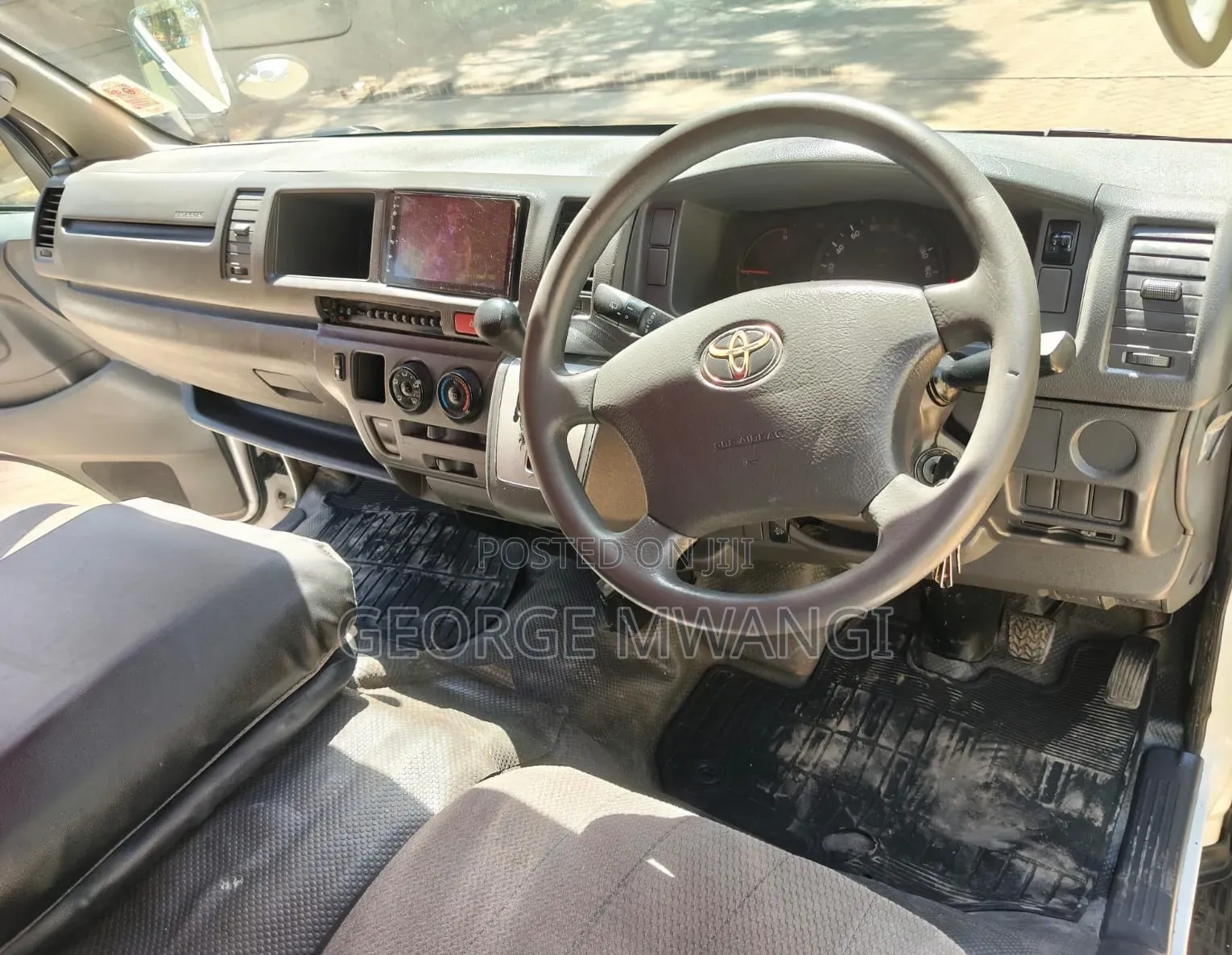 Toyota HiAce 2016 White