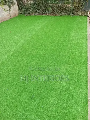 Artificial Green Turf for Neat Compounds and Stylish Outdoor Areas