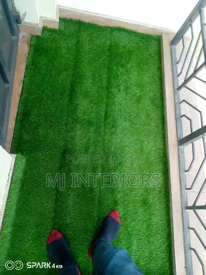 Green Synthetic Lawn for Property Landscaping and Outdoor Makeovers
