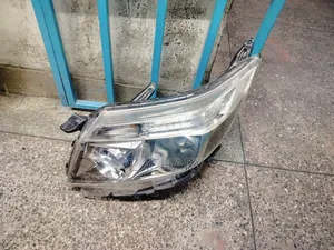 Noah 2015 Headlight Xenon