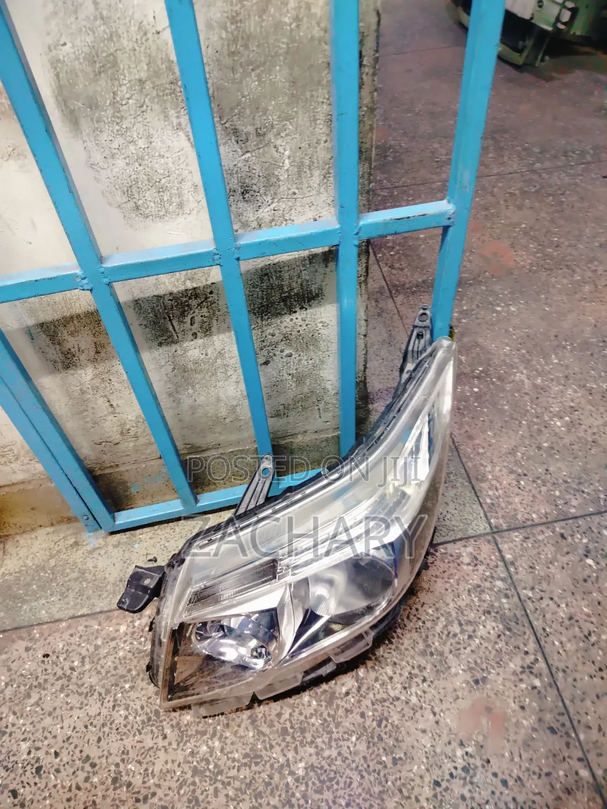 Noah 2015 Headlight Xenon