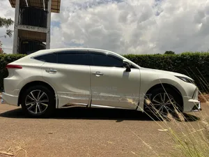 Toyota Harrier 2022 White