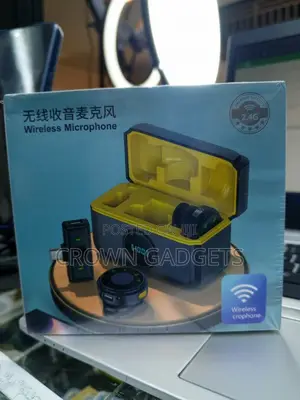 Dual Clip-on Wireless Microphone for Vlogging