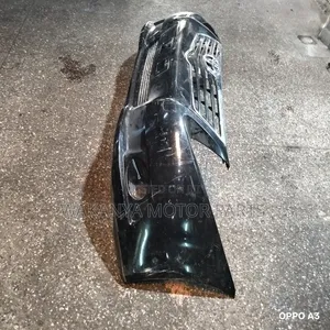 Toyota Avensis Front Bumper Complete, Model 2010 Ex Japan