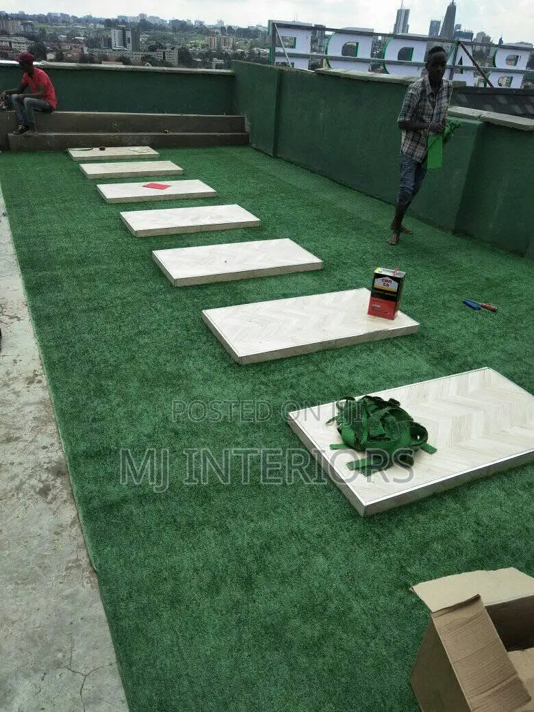 Premium Green Synthetic Grass for Landscaping and Outdoor Decoration