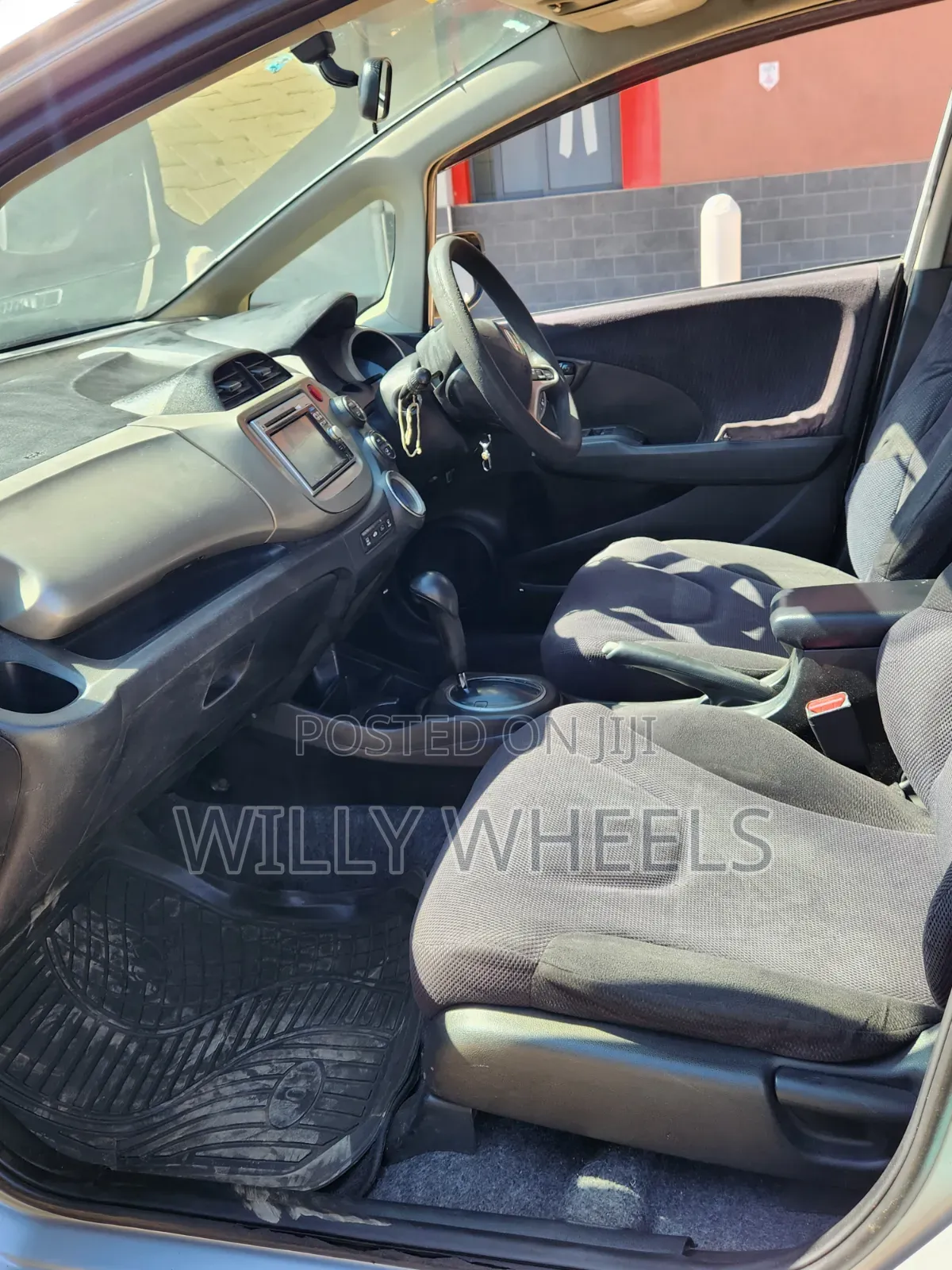 Honda Fit Automatic 2012 Silver