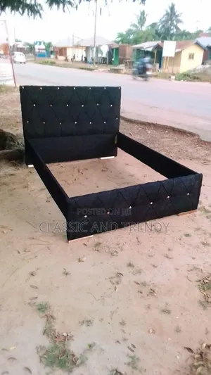 Black 5x6 Bed