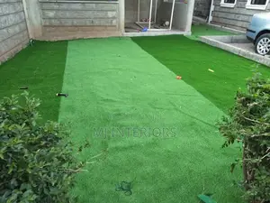Artificial Green Carpet Turf for Modern Landscaping and Decoration