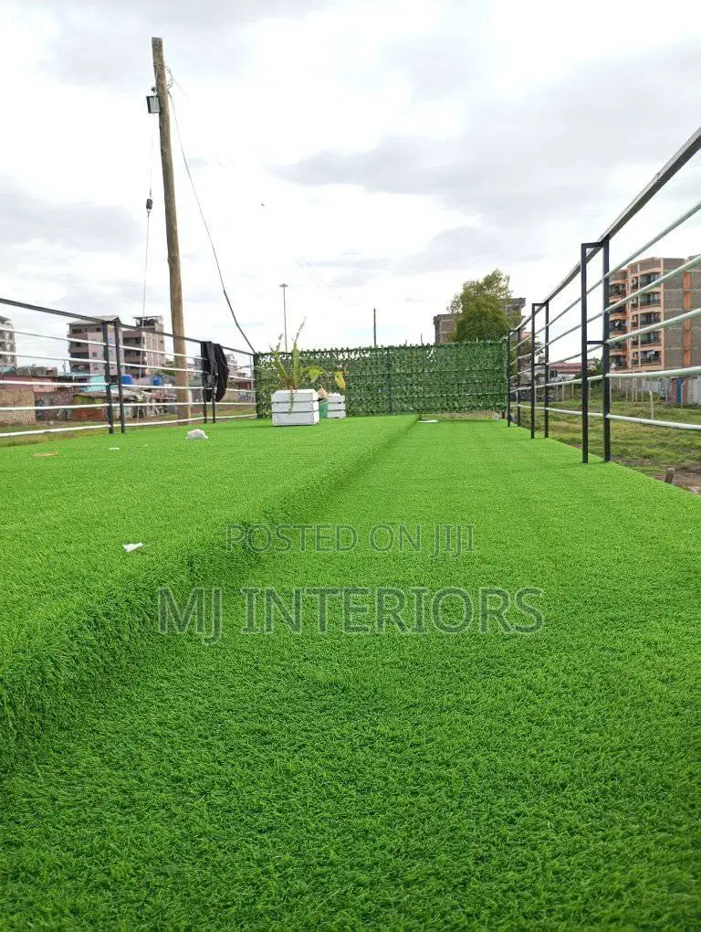 Green Synthetic Turf Matting for Gardens, Patios and Outdoor Spaces