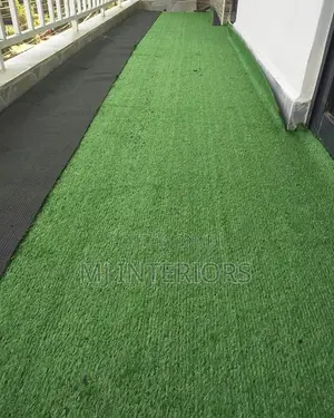 Fake Grass Carpet for Neat Gardens, Patios and Outdoor Spaces
