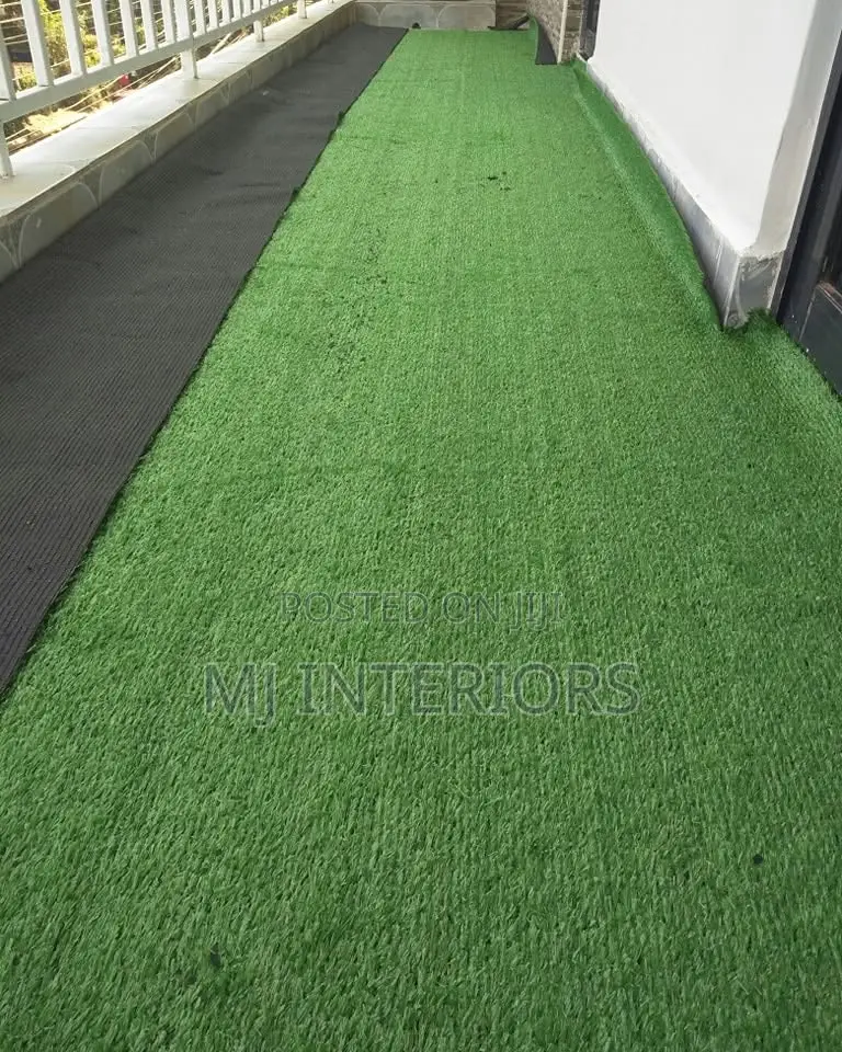 Fake Grass Carpet for Neat Gardens, Patios and Outdoor Spaces