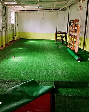 Synthetic Green Grass for Compound, Garden and Balcony Decoration