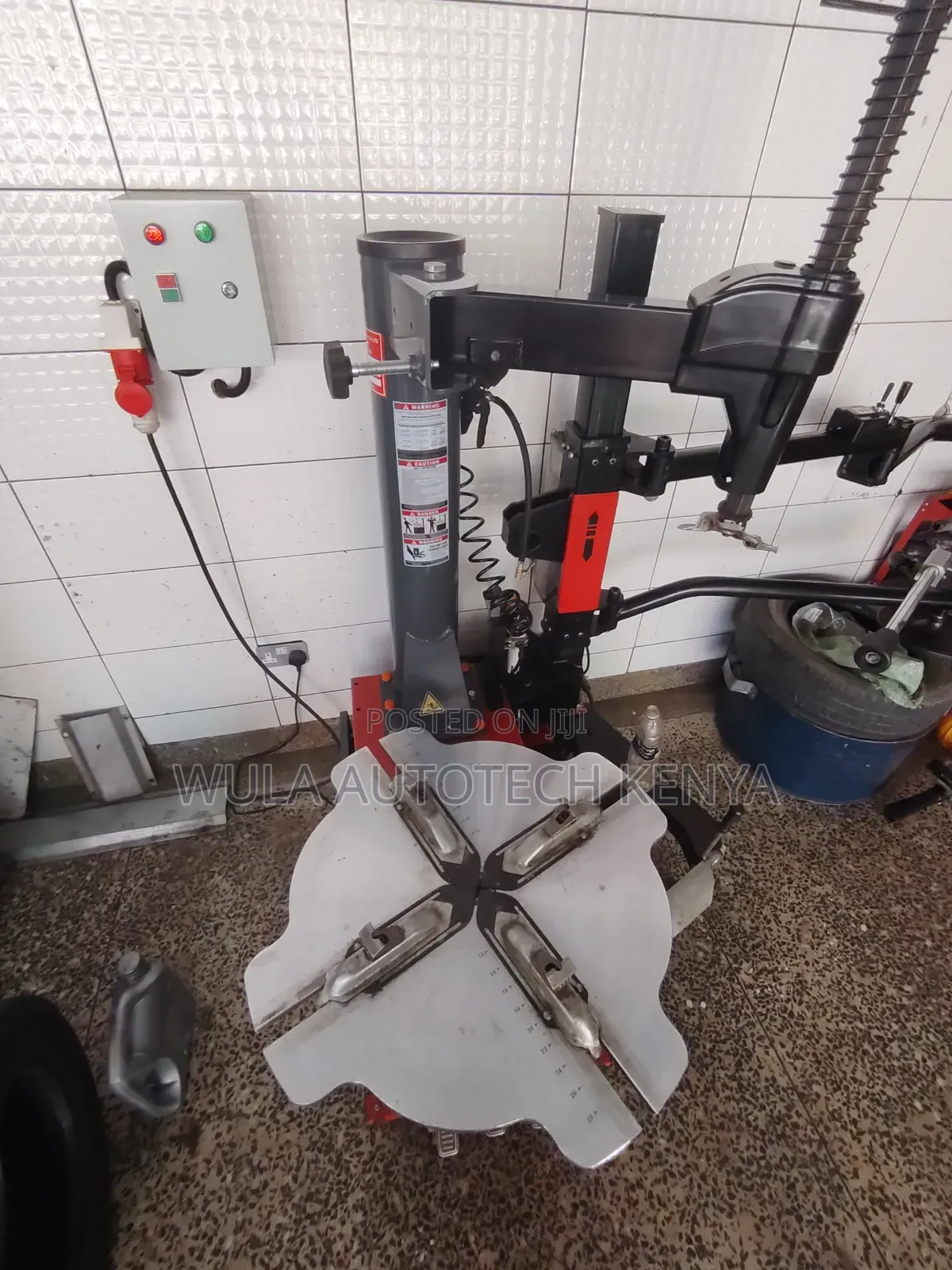 Adjustable Mounting and Demounting Head Tyre Changer STC-768r Wula