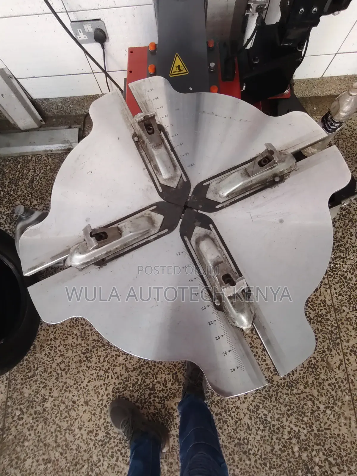 Adjustable Mounting and Demounting Head Tyre Changer STC-768r Wula