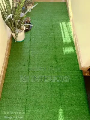 Green Fake Grass Carpet for Landscaping and Outdoor Decoration