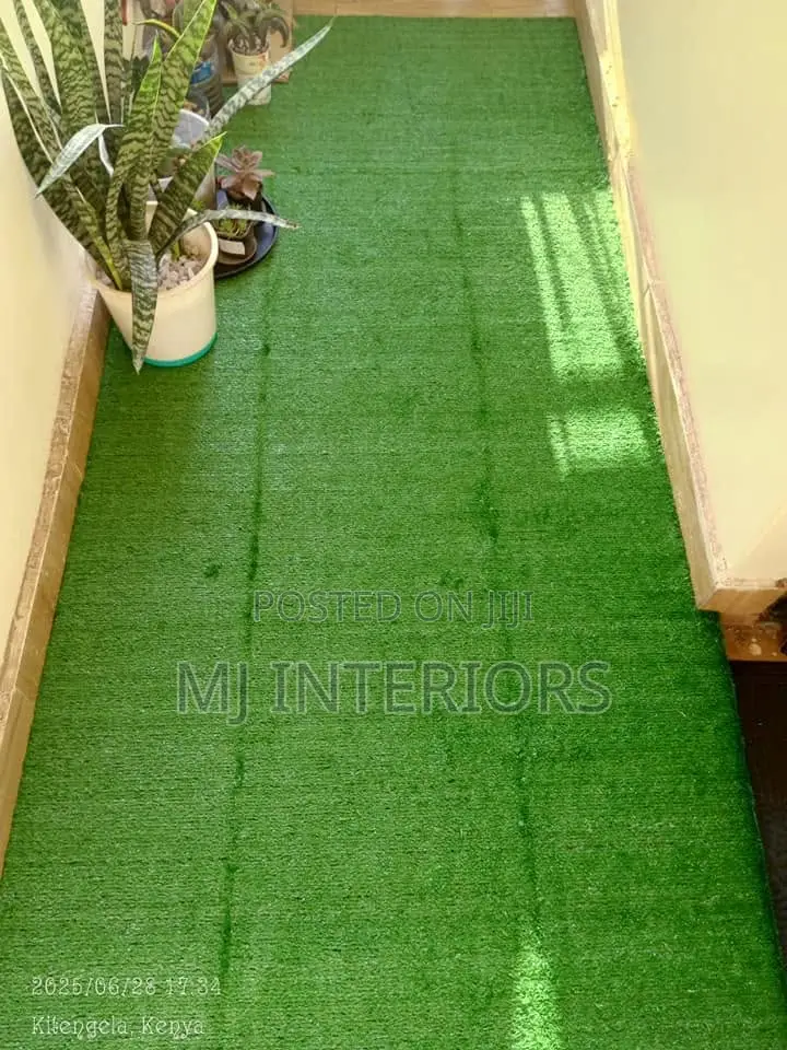 Green Fake Grass Carpet for Landscaping and Outdoor Decoration