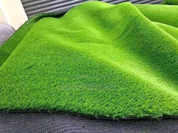 Synthetic Grass Turf for Stylish Compounds and Garden Spaces