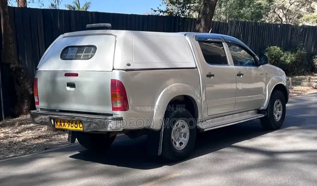 Toyota Hilux 2006 Silver