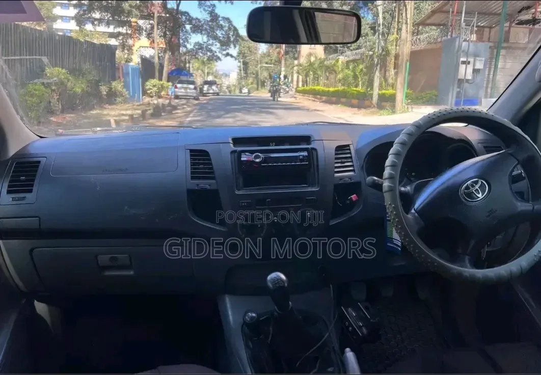 Toyota Hilux 2006 Silver