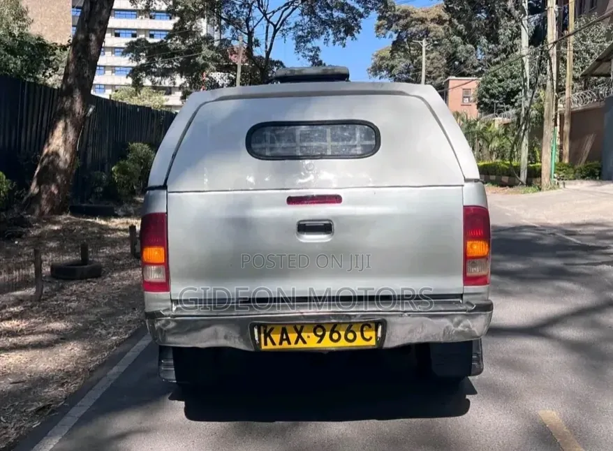 Toyota Hilux 2006 Silver
