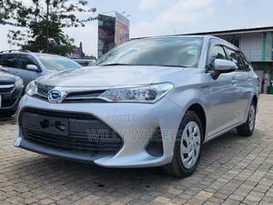 Toyota Corolla Fielder 1.5 Hybrid FWD 2018 Silver