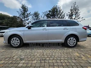 Toyota Corolla Fielder 1.5 Hybrid FWD 2018 Silver