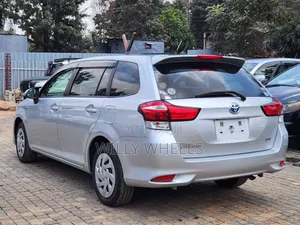 Toyota Corolla Fielder 1.5 Hybrid FWD 2018 Silver