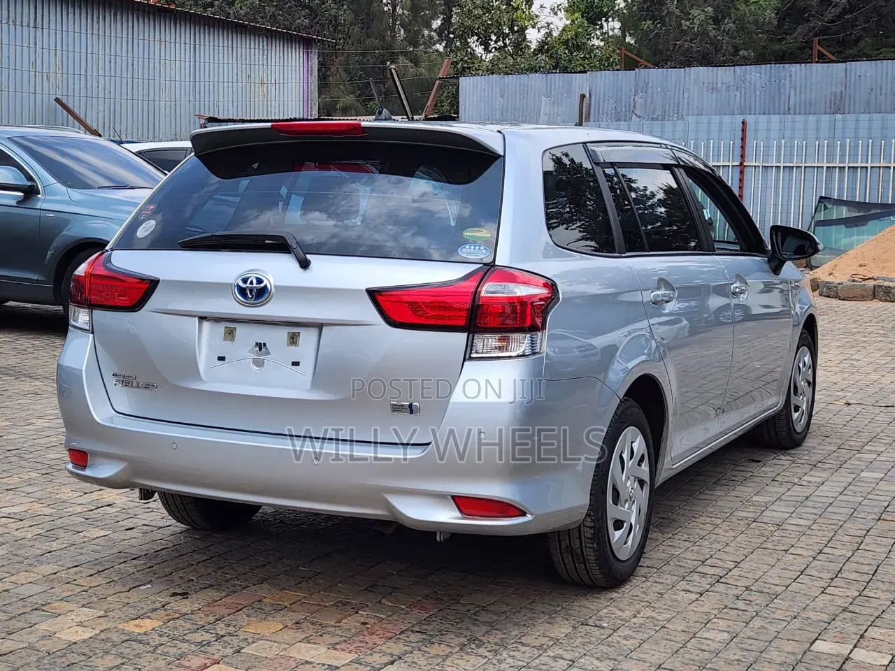 Toyota Corolla Fielder 1.5 Hybrid FWD 2018 Silver