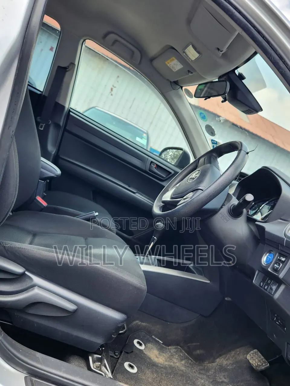 Toyota Corolla Fielder 1.5 Hybrid FWD 2018 Silver