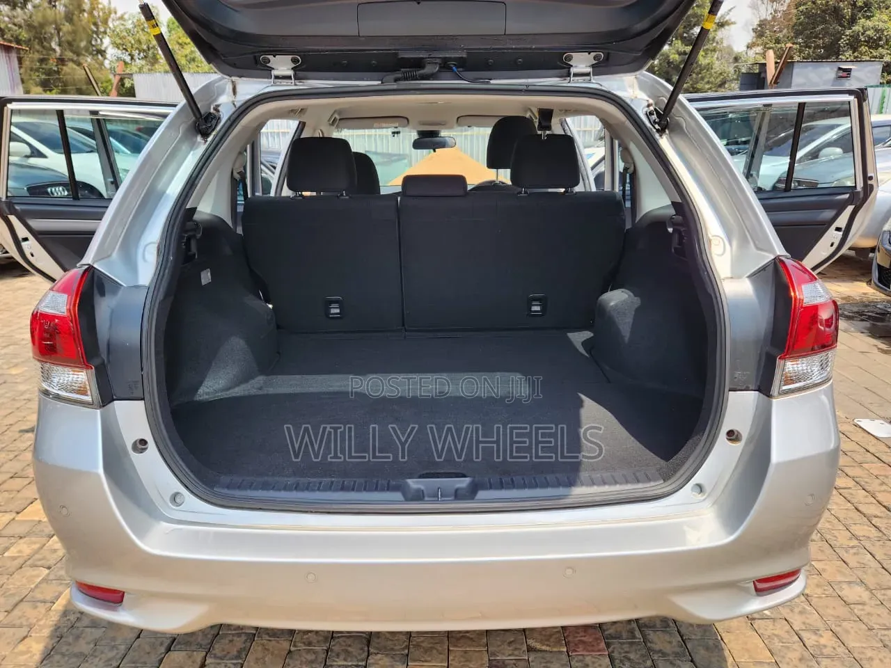 Toyota Corolla Fielder 1.5 Hybrid FWD 2018 Silver