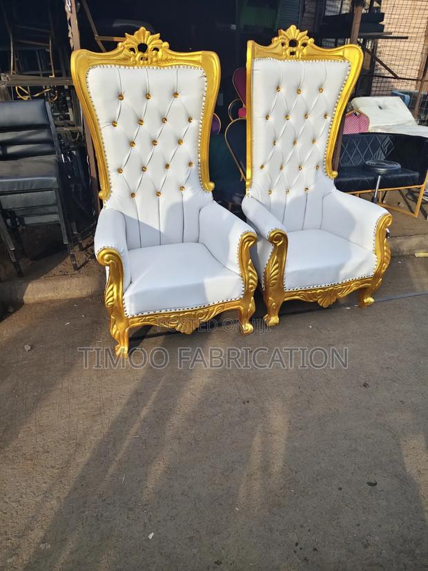 Queen Chairs White and Gold Design - main view