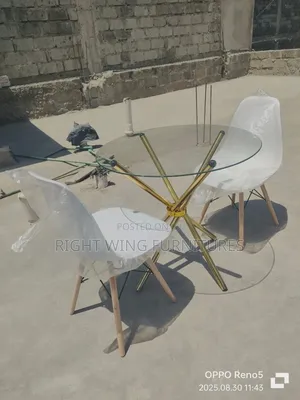 Clear Round Class Dining Table