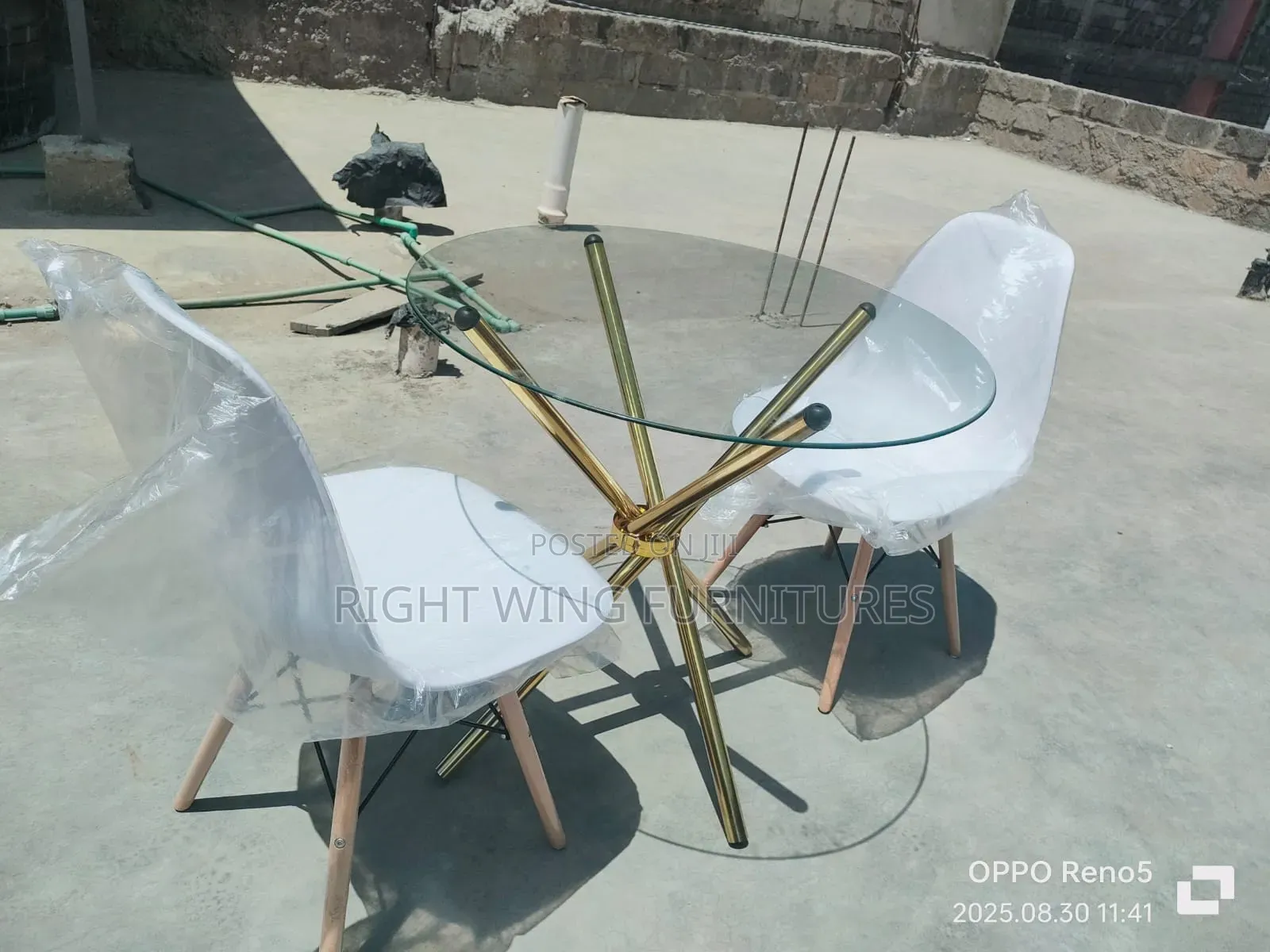 Clear Round Class Dining Table