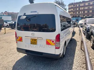 Toyota HiAce 2018 White