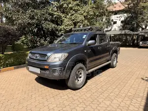 Toyota Hilux 2.5 D-4D 4X4 SRX 2010 Gray