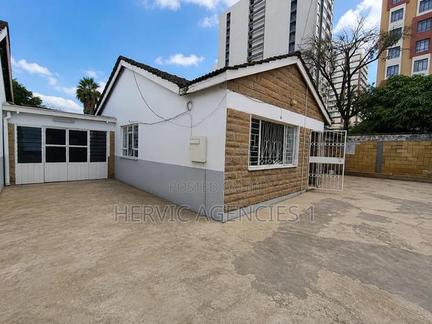 3bdrm Bungalow in South B for rent - thumbnail 2